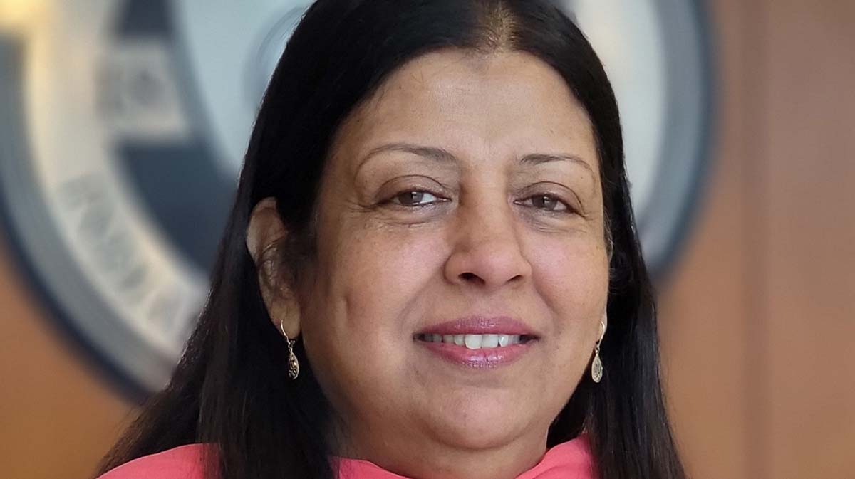 Dr. Samina Akbar