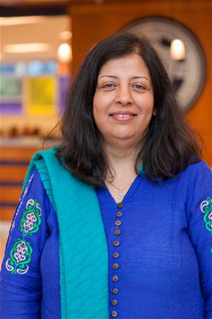 Dr. Samina Akbar