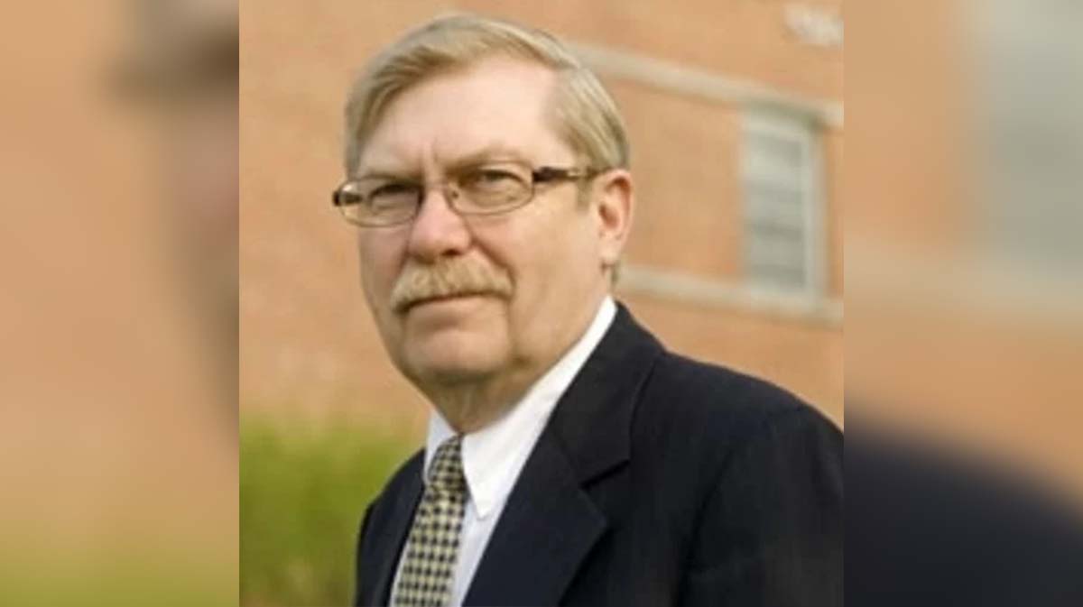 Dr. Bryan Larsen