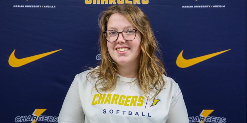 Madison Lowe Softball Photo